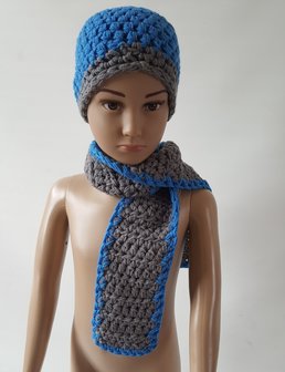 Gebreide peuter/kindermuts met sjaal 